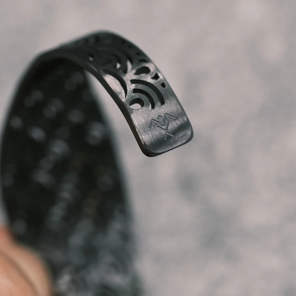 Oval Cloud Eagle Black L