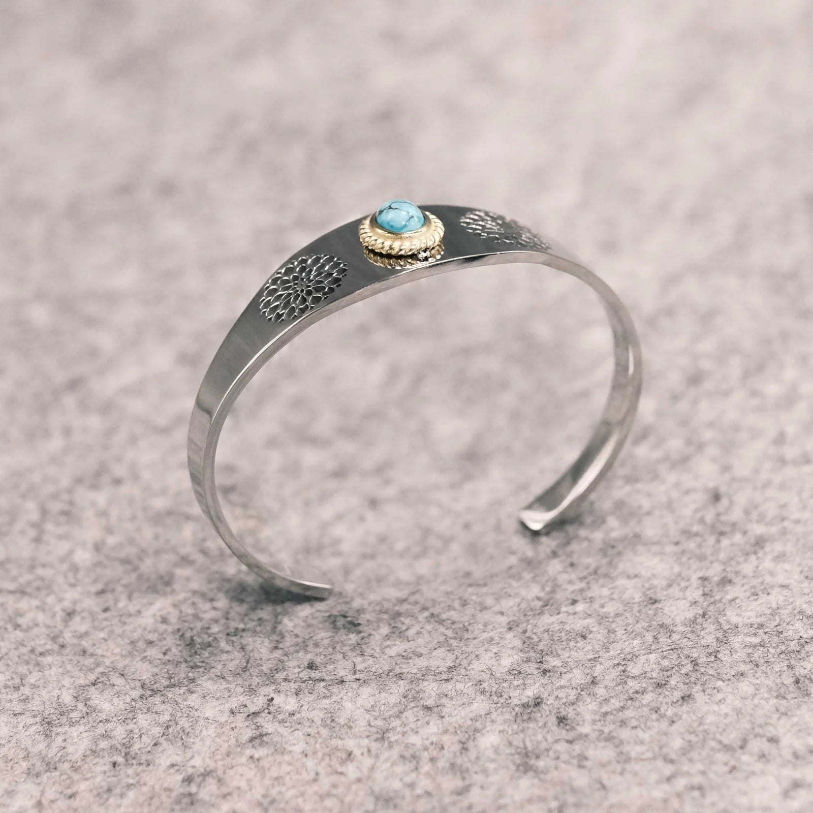 OVAL TURQUOISE SILVER BANGLE