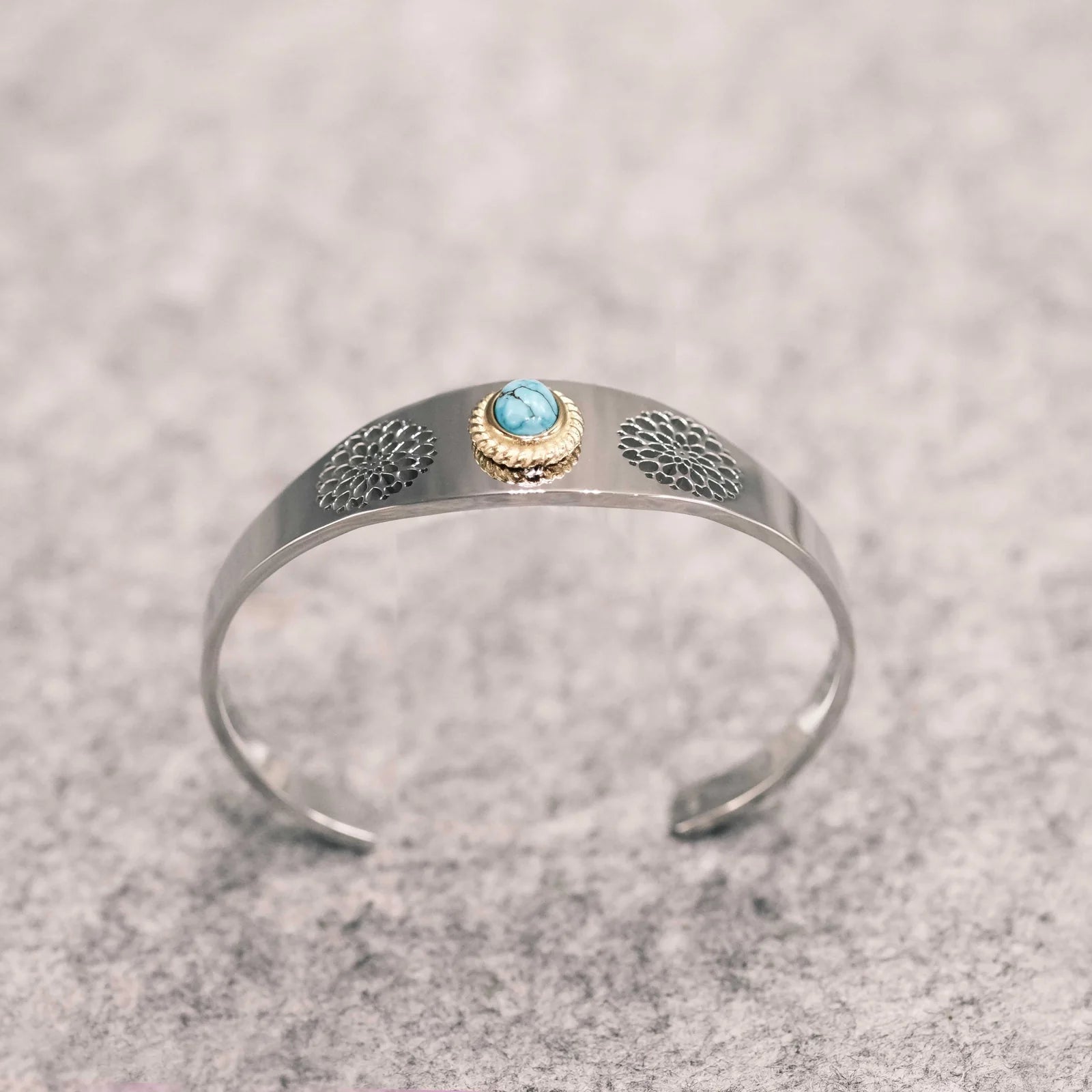 OVAL TURQUOISE SILVER BANGLE