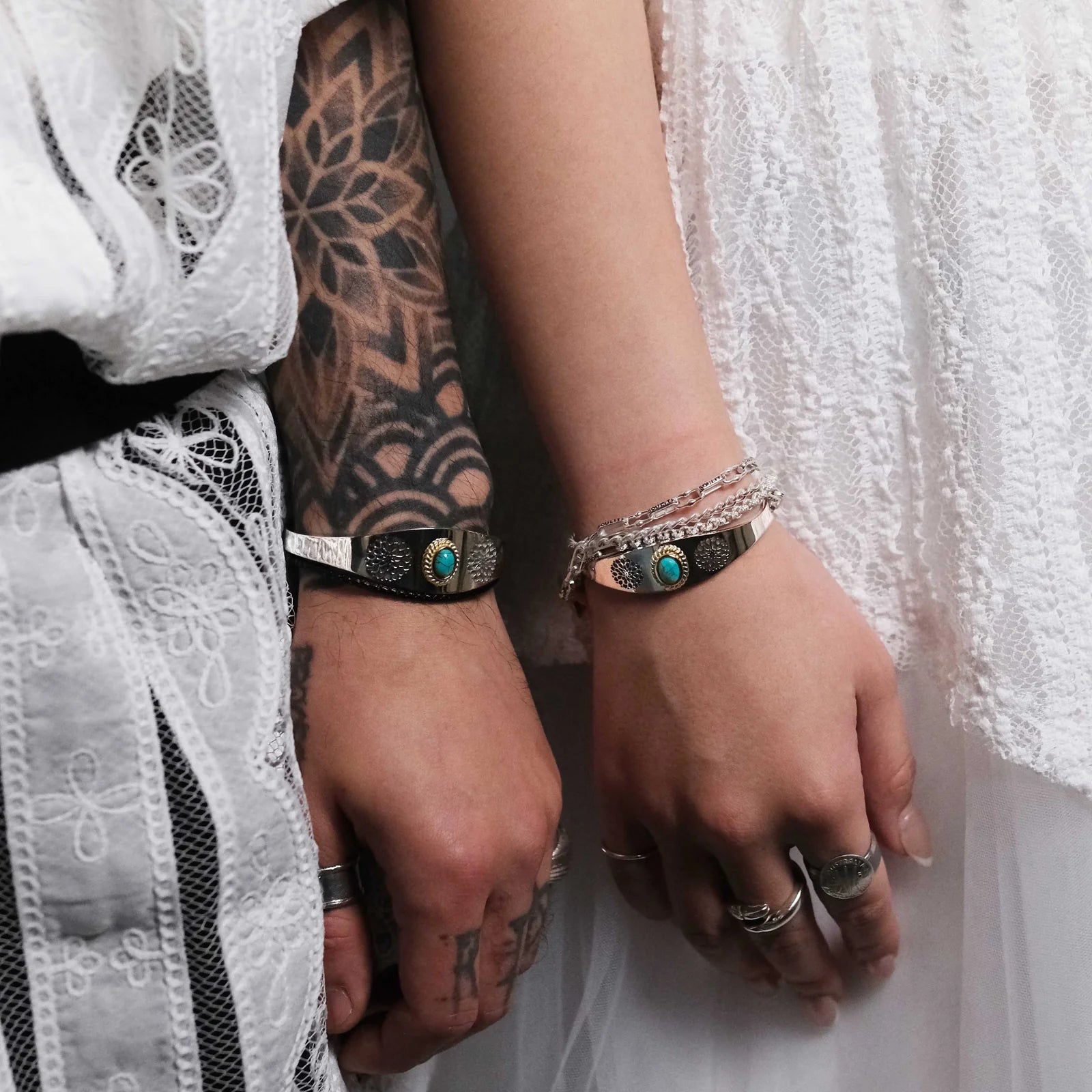 OVAL TURQUOISE SILVER BANGLE